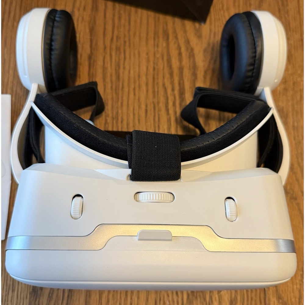 Hamilton Buhl Virtual Reality Glasses and Remote Control, White/‎ Black NIB